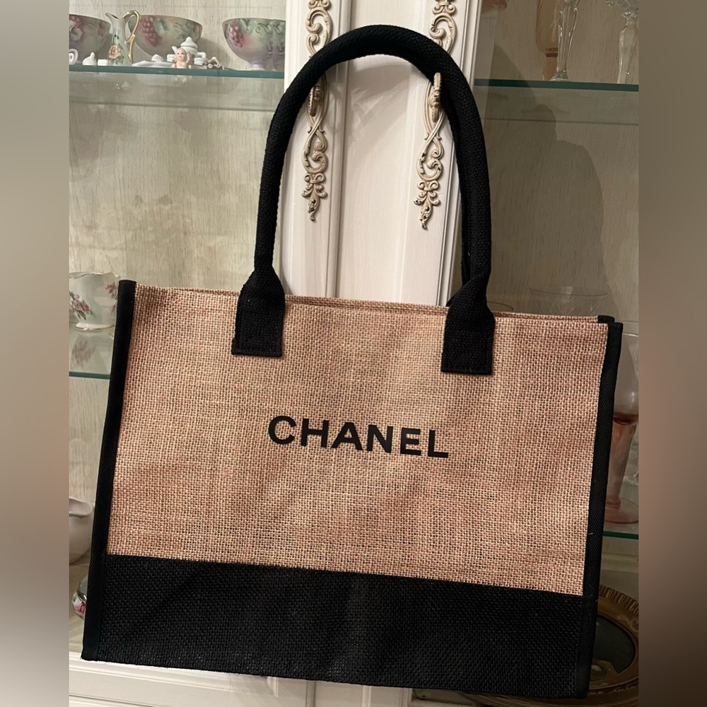 Chanel VIP Tote Bag - Picture 3 of 5